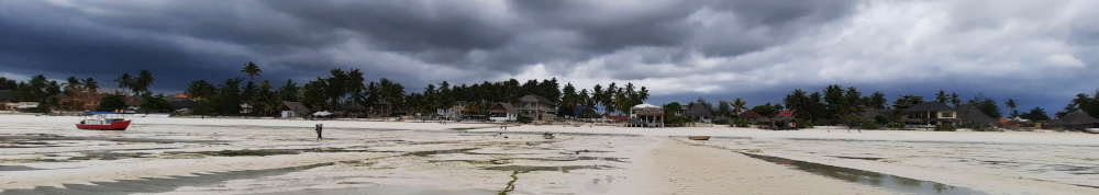 A Digital Nomad's Guide to Zanzibar - The tide can go very far in Zanzibar, especially during the full moon.